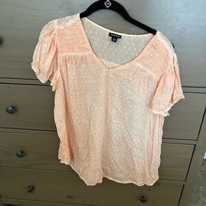 NWOT s/s Torrid peach white Swiss dot. Cotton. 100% rayon.